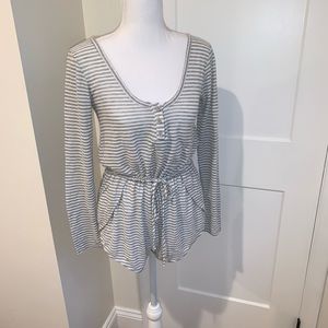 BDH Gray and White Long Sleeved Romper SZM NWOT